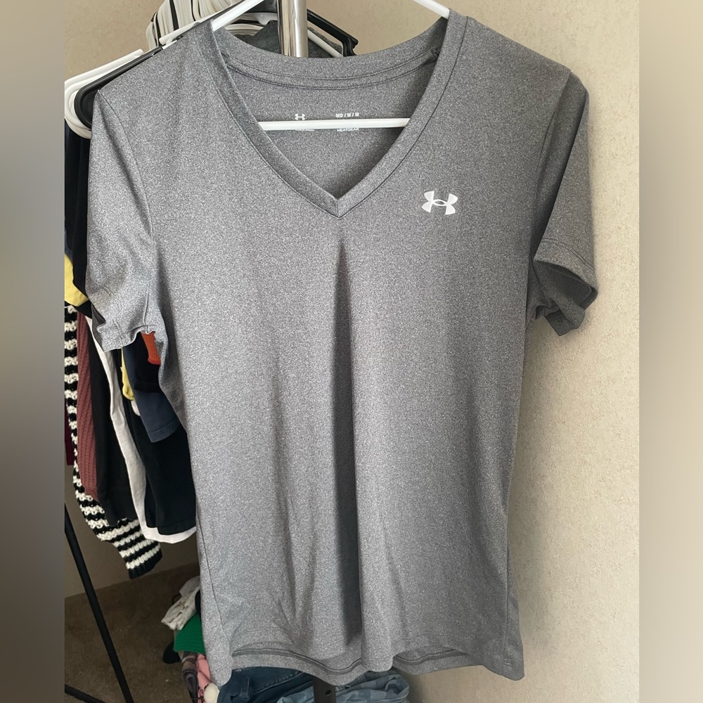 Vneck tee